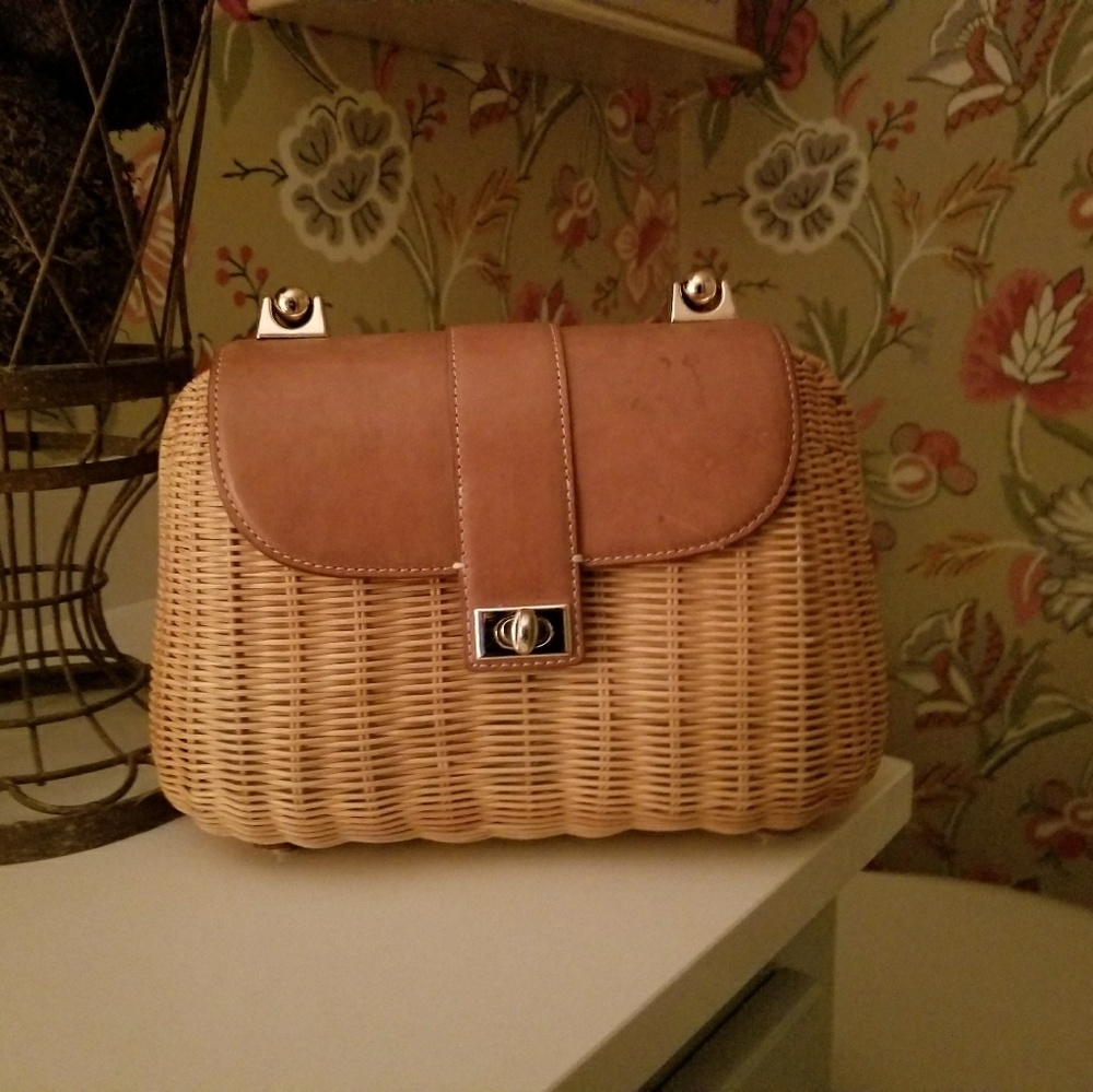 Wicker bucket bag